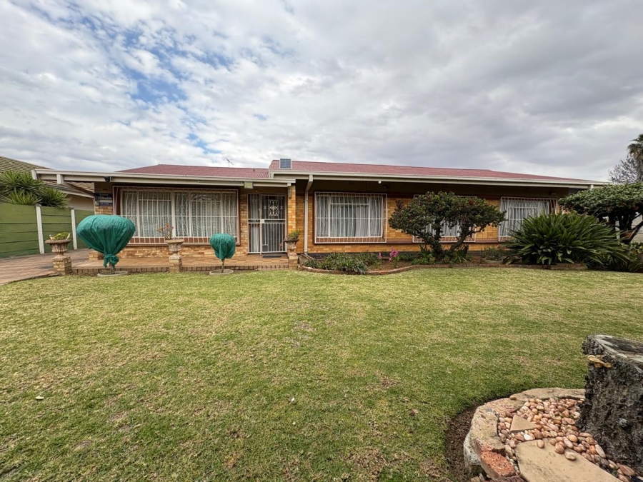 4 Bedroom Property for Sale in Naudeville Free State
